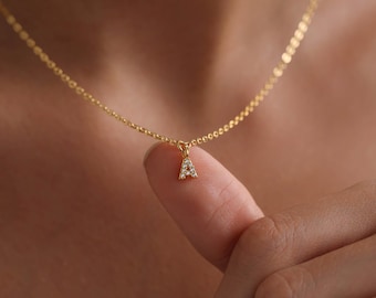 Collar con inicial pavé personalizada, collar minimalista con letra pequeña, regalo para ella, regalo de Navidad, regalo para mamá.