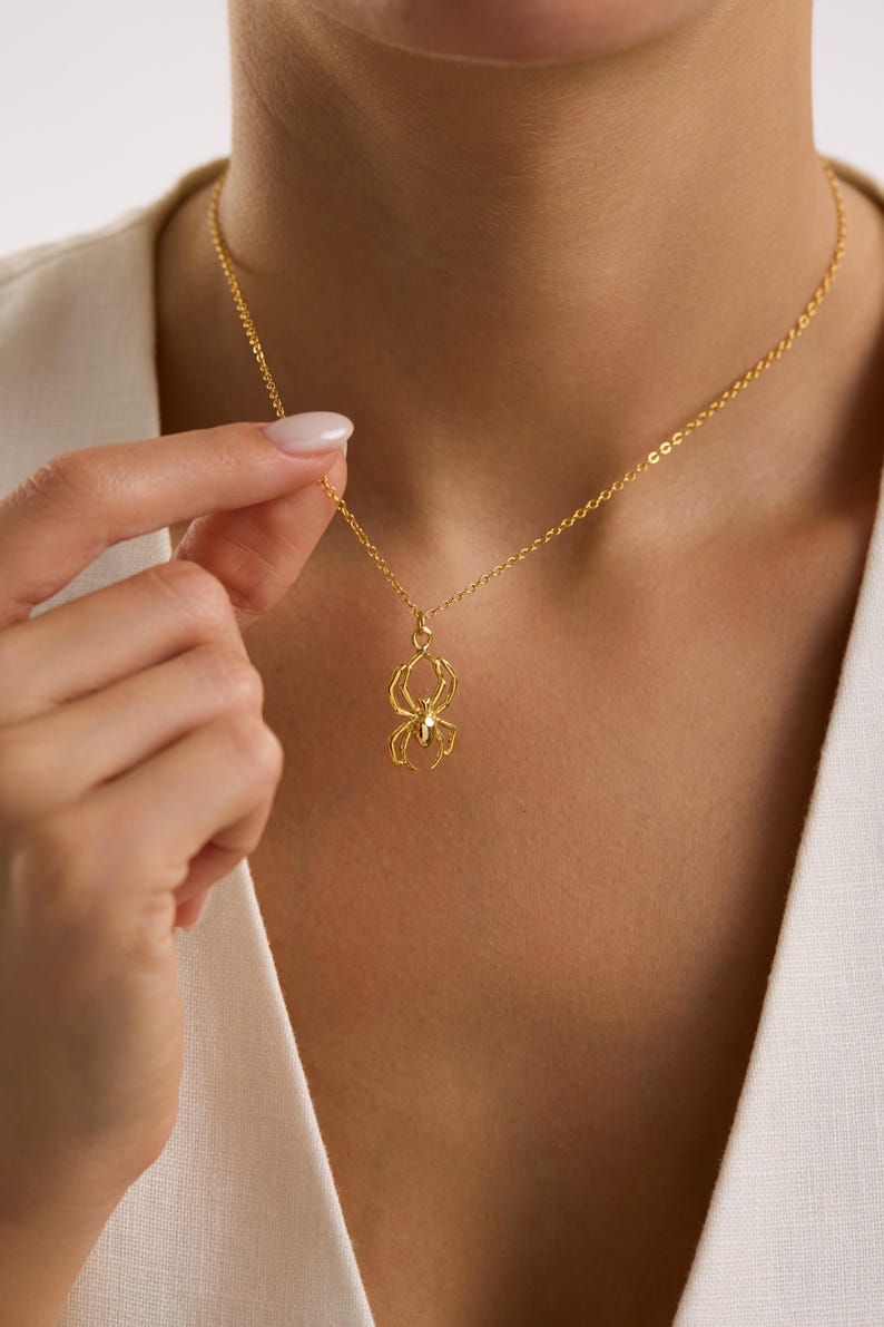 Gold Plated Spider Pendant Necklace, Gothic Necklace, Insect Necklace, Halloween Jewelry, Gift Goth Girl, Halloween Necklace, Christmas Gift