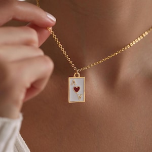 Collana con ciondolo in smalto dorato con carta da poker, collana con carte da gioco, regalo per gli amanti del poker, collana Las Vegas, regalo per lei, regalo di Natale