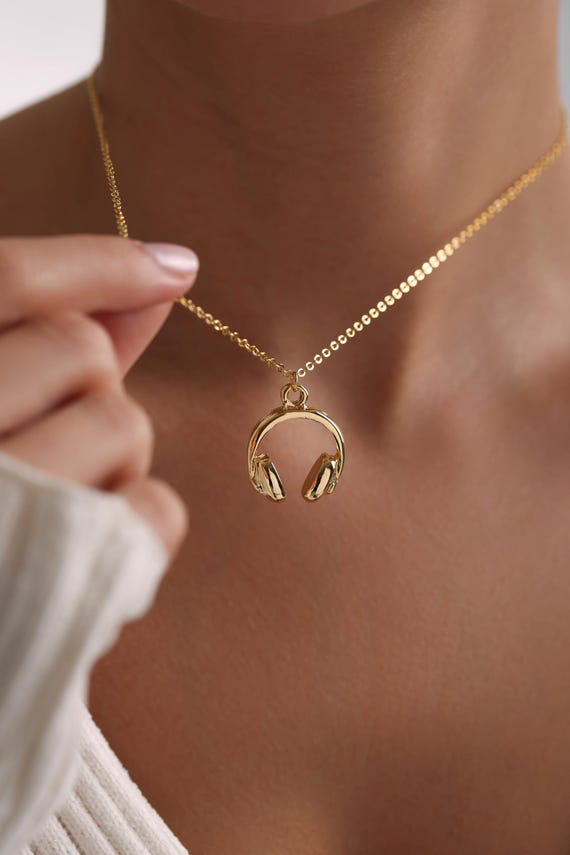 Gold Plated Dainty Headphone Pendant Necklace, Music Lover Necklace, Tiny Earphone Necklace, Everyday Necklace, Gift for her, Christmas Gift