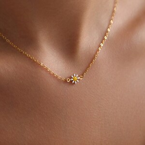 Gold Plated Very Tiny Daisy Necklace, Daisy Flower Necklace, Minimalist Flower Necklace, Bridesmaid Gif, Gift for her, Christmas Gift, Gifts