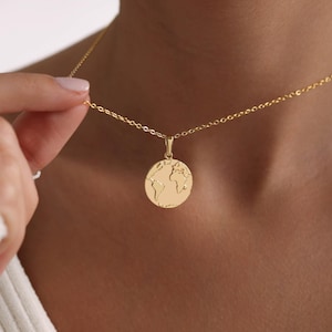 Gold Anhänger mit Münze, Welt Anhänger, Earth Globe Halskette, Gold Welt Halskette, Reise Halskette, Geschenk für sie, Weihnachtsgeschenk
