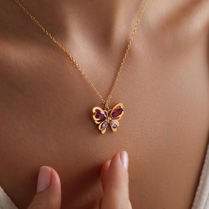 Gold Zierliche Schmetterling Pave Halskette, Gold Schmetterling Halskette, Halskette fliegen, Tier Halskette, Geschenk für sie, Weihnachtsgeschenk, Geschenke
