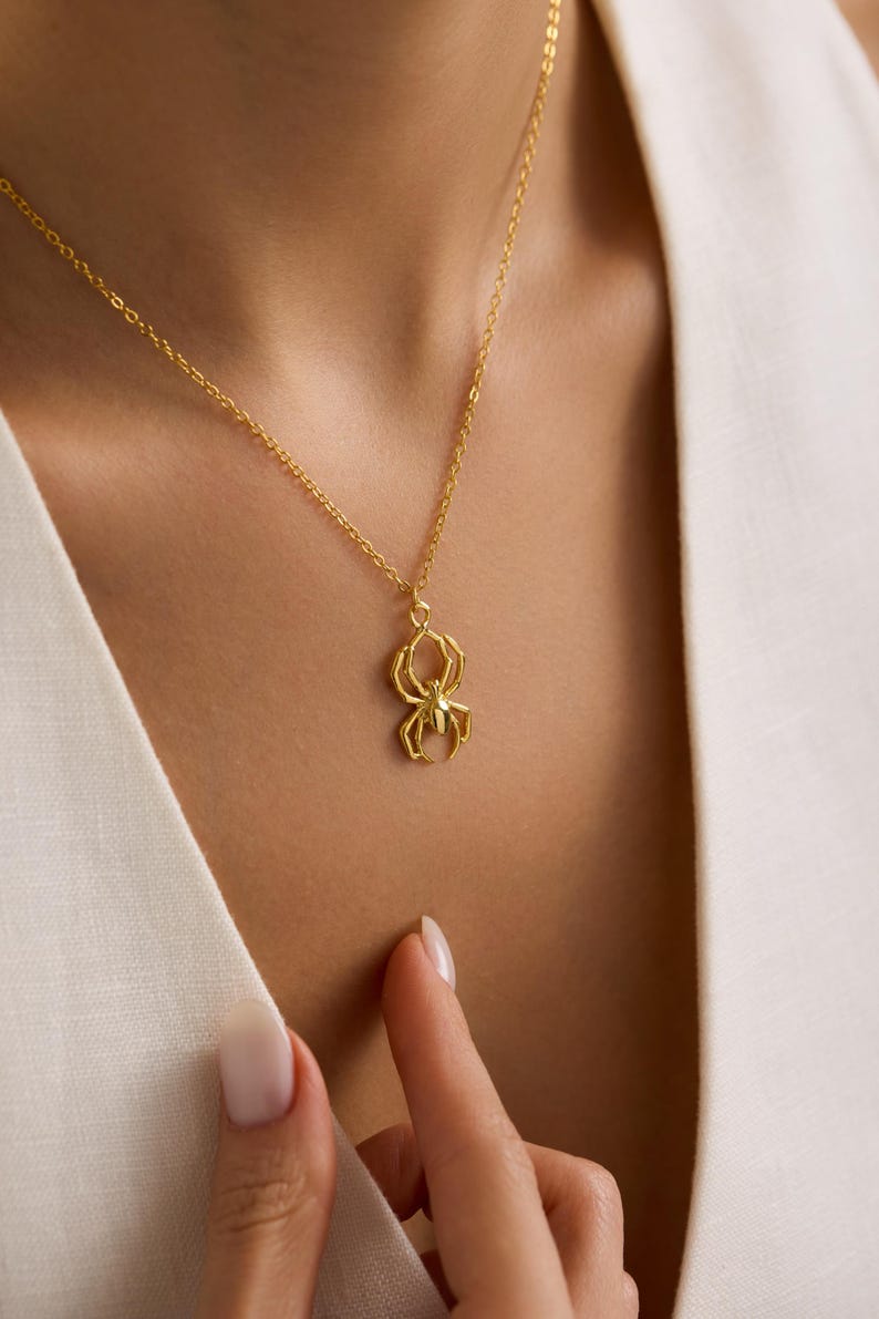 Gold Plated Spider Pendant Necklace, Gothic Necklace, Insect Necklace, Halloween Jewelry, Gift Goth Girl, Halloween Necklace, Christmas Gift