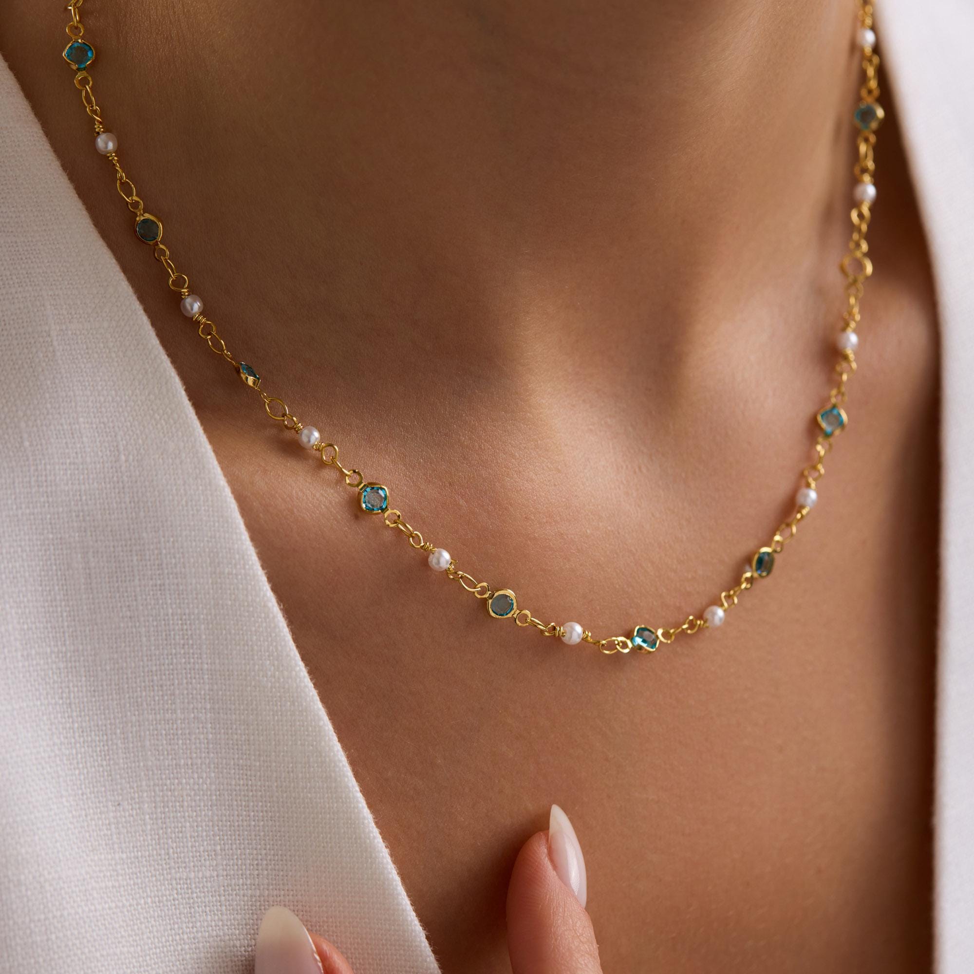 TseenYi - Collana girocollo con perline a forma di riso, stile bohémien, in cristallo colorato, collana arcobaleno per donne e ragazze (oro