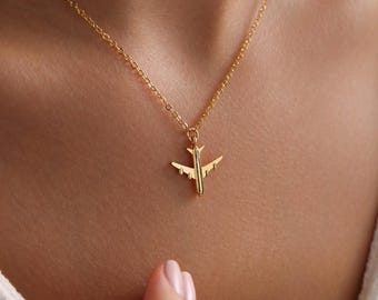 Collar con colgante de avión pequeño chapado en oro, collar de viaje, collar de mini avión, regalo para amantes de los viajes, regalo para ella, regalo de Navidad