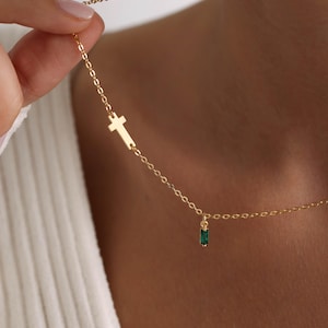 Seitlich kleines Kreuz mit Geburtsstein Halskette, personalisierte Halskette, Minimalistische Halskette, Seitlich Halskette, Geschenk für sie, Weihnachtsgeschenk