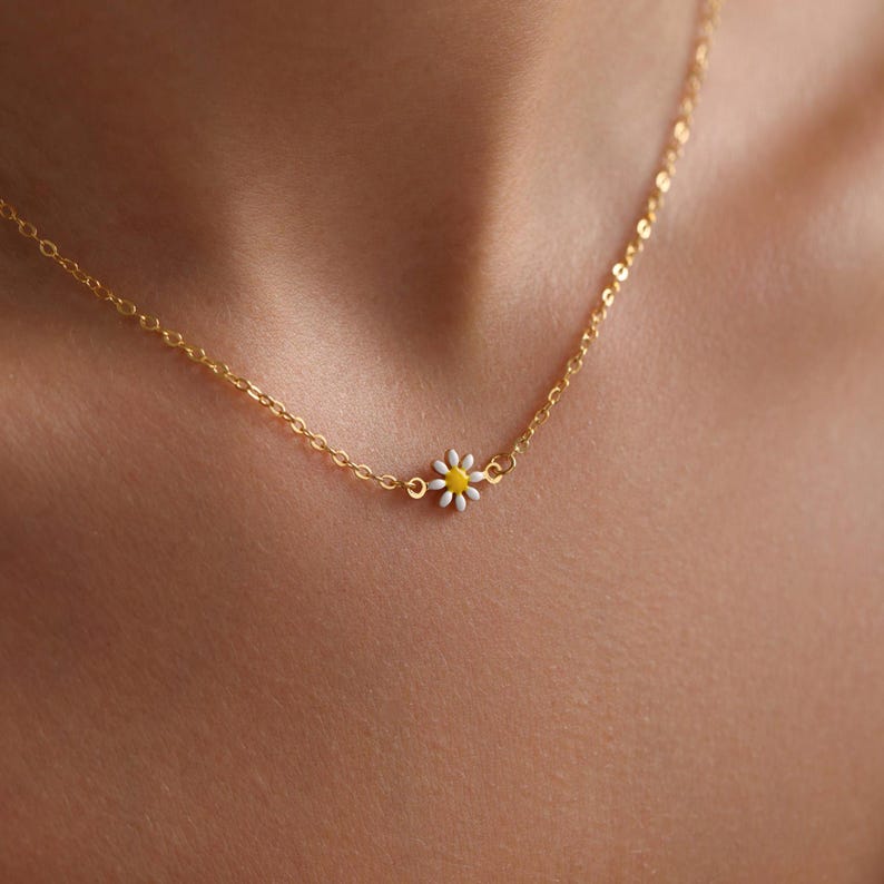 Gold Plated Very Tiny Daisy Necklace, Daisy Flower Necklace, Minimalist Flower Necklace, Bridesmaid Gif, Gift for her, Christmas Gift, Gifts