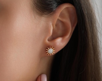 18K vergulde parelmoer emaille kleine zon-oorknopjes, zonne-oorbellen, hemelse oorbellen, alledaagse oorbellen, cadeau voor haar, vrouwen oorbellen
