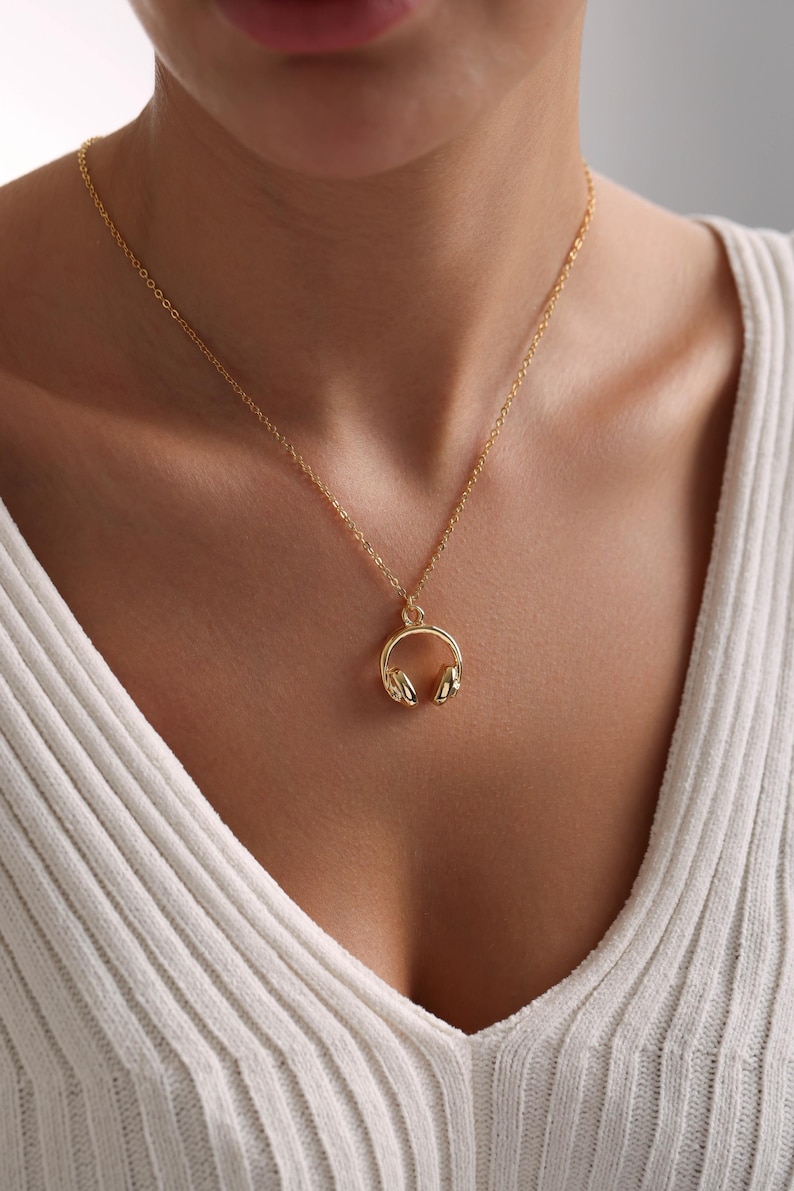 Gold Plated Dainty Headphone Pendant Necklace, Music Lover Necklace, Tiny Earphone Necklace, Everday Necklace, Gift for her, Christmas Gift