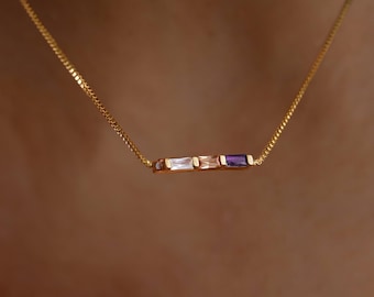 Collar con piedra de nacimiento para abuela, joyería del mes de nacimiento, delicado collar personalizado de oro con piedra de nacimiento en forma de baguette para mamá y abuela.