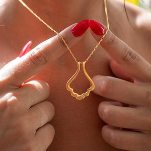 Seashell Ring Holder Necklace Gold, Custom Ring Keeper Pendant Necklace, Dainty Ring Holder Pendant, Gift for Doctors, Nurse Ring Holder