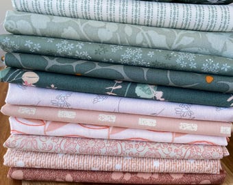 Lot de 12 tissus sélectionnés. Verts et roses doux