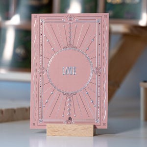 Tarjeta de 4" x 6" con intención/afirmación/manifestación de amor en color rosa plateado. Regalo para esposa, esposo, Galentine, novio, novia y aniversario.