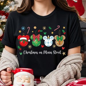 Weihnachten auf der Main Street Shirt, Mickey und Freunde Weihnachtsshirt, Disney Weihnachtsshirt, Weihnachten Matching Shirts, Familie Weihnachtsgeschenk