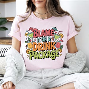 Camiseta Blame It On The Drink Package, Camiseta com estampa de bebida de verão, Suéter de cruzeiro de verão, Camiseta engraçada de verão, Camiseta Vacay Mode, Camiseta para cruzeiro em família