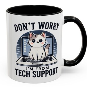 Caneca de gato engraçado (11 oz), bebida com toque preto e humor de suporte técnico, xícara de café fofa com gato no laptop, presente geek para profissionais de TI e amantes de gatos
