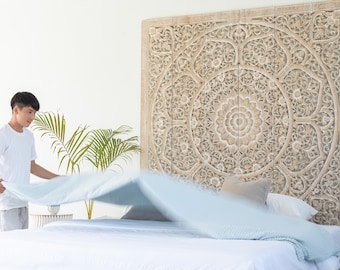 Gran panel de pared de madera tallada, arte de pared de teca blanqueada, cabecero de mandala de 72 pulgadas, cabecero de cama tamaño California King, conjunto de paneles de decoración sostenible para el hogar.