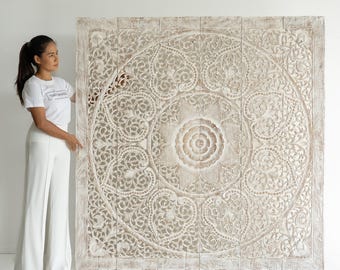 Handskuren sänggavel i queen size-storlek | 150 cm väggkonst för sovrum i teak | Vit mandala-snideri | Dekorativ väggmålning