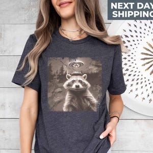 Raccoon Ufo Funny Graphic Shirt, Retro Alien Shirt, Cool Vintage Style Raccoon Shirt, Meme T Shirt, Raccoon Lovers Gift, Trendy Graphic Tee
