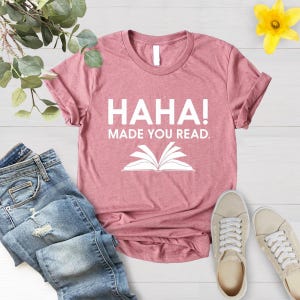 Maglietta divertente per insegnanti, maglietta umoristica divertente, maglietta per bibliotecari, regalo per insegnanti di inglese, &quot;Ha Ha Made You Read&quot;, maglietta divertente per bibliotecari, regali per bibliotecari
