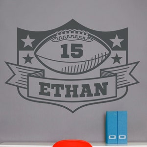 Calcomanía de pared con escudo de fútbol para sala de deportes, regalo personalizado de calcomanía de pared de fútbol para niño, pegatina de pared de fútbol personalizada