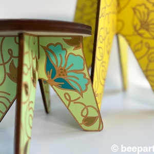 Bemalter Holz Blumenständer mit Blumenmuster-Design, Holz Pflanzenhalter für Zimmerpflanzen, Zimmerpflanzenständer für Blumentopf