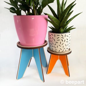 LOOOP Blumenständer aus Holz, Zimmerpflanzen, Pflanzenständer aus Holz, farbenfrohe Zimmerpflanzen, skandinavisches Design