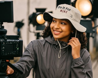 Frauen in der Unterhaltungs-Columlaba-Booney-Hut: Filmcrew-Sonnenschutz