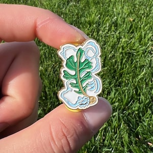 Gandalf Pipe Smoke Enamel Pin – Oak Leaf & Ship Smoke Ring (1.25") Fantasy-Inspired Pin