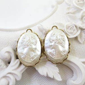 Camée Ancien Ovale En Coquille Blanc Et Marron - 85 Carats, Fille Aux Cheveux Tressés, Vintage