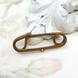 Vintage 1950s Brass Safety Pin Brooch, 1 ring for Charm or Pendant, 38mm, 1 piece