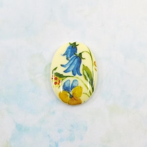 Vintage West German Lucite Cabochon, Vintage Wild Flowers Cab, 25x18mm, 1 piece