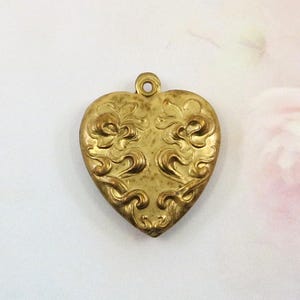 Vintage Brass Puffy Heart, Ornate Brass Heart Pendant , 29mm, 1 piece