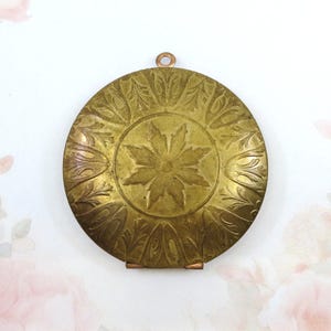 Vintage Star Locket, Very Old Ornate Locket, Large Round Locket, 55mm, 1 piece