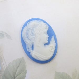 Vintage Blaue Kamee, Vintage Harzcameo, Wedgewood Blue Lady Kamee, 40 x 30 mm, 1 Stück