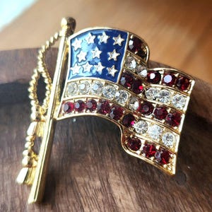 Spilla Bandiera USA Napier Con Strass Rossi, Bianchi E Blu &ndash; Nuova In Confezione Regalo!