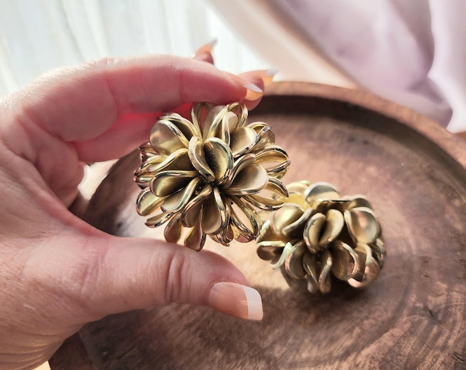 Vintage Chunky Gold Flower Earrings - Large Dahlia Clip Ons Funky - Etsy