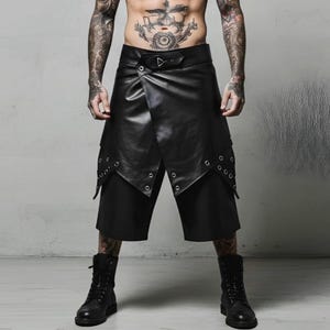 Medieval Black Leather Battle Shorts - Viking LARP Warrior Kilt - Fantasy Cosplay Armor Shorts - Gothic Renaissance Festival Costume for Men