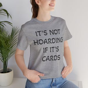 溜め込みではないカードコレクターTシャツ、面白い収集Tシャツ、ユニセックス半袖シャツ、コレクターが溜め込みではないデザインのユーモラスなTシャツ