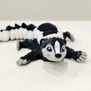 Articulated 3d Printed Skunk - Fidget Toy - Desk Toy - Skunk Toy - Zoo Birthday - Animal Toy - Cute Skunk - Animal Fidget