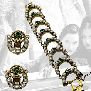 Vintage set van vintage armband en oorbellen uit het midden van de eeuw met parel en groene strassteentjes