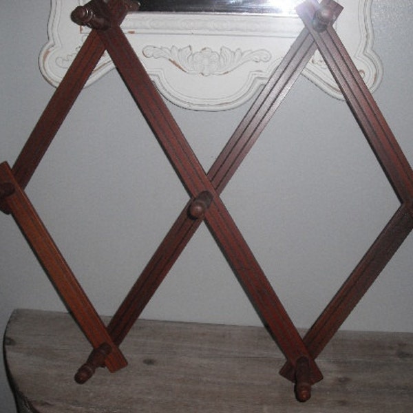 Farm House Accordion Peg Rack ... Drying rack ... gorgeous vintage wall hanging organizer