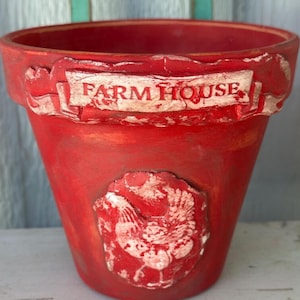 Könnte beinhalten: Ein Set aus drei Keramikbechern mit gesprenkelter, matter Oberfläche. Die Becher sind in den Farbtönen Creme, Hellgrau und Dunkelgrau gehalten. Jeder Becher hat ein schlichtes, minimalistisches Design.