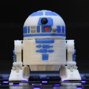 Figurine de rangement pour pilules R2D2 et breloque porte-clés – Impression 3D amusante Star Wars à collectionner