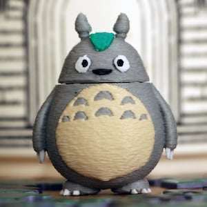 Totoro Pillendose & Schlüsselanhänger | Spaß 3D Gedruckt Studio Ghibli Sammlerstück | Kawaii Anime Fan Geschenk | Niedliche Funktionelle Aufbewahrungs Figur