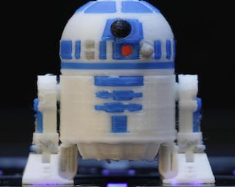 Llavero R2-D2 de Star Wars – Coleccionable de droide de ciencia ficción impreso en 3D, mini accesorio friki, regalo para fans de la cultura pop, R2-D2