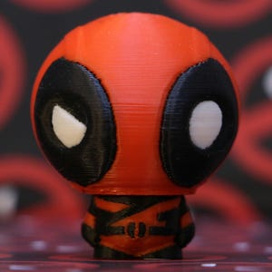 Deadpool Pillendose & Schlüsselanhänger Charm | Lustiges 3D gedrucktes Marvel Comic Sammlerstück | Funktionale Xmen Aufbewahrungsfigur | Comics Fan Geschenk
