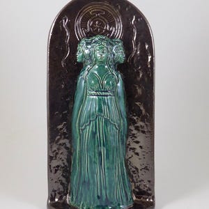 Santuario de la escultura de la diosa griega Hécate