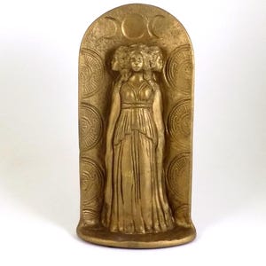 Estatua de la diosa griega Hécate Escultura de cerámica hecha a mano